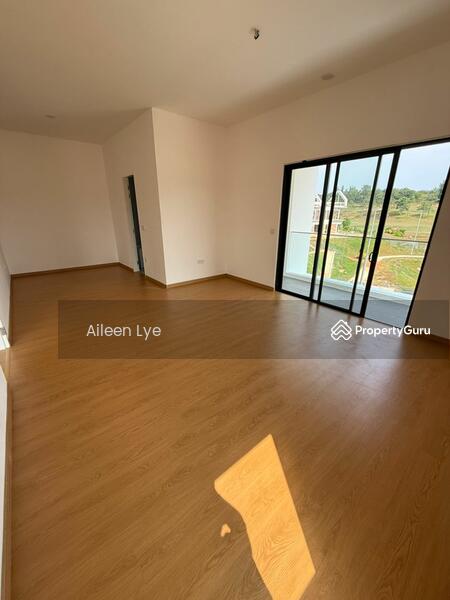 Master Room with build in Balcony